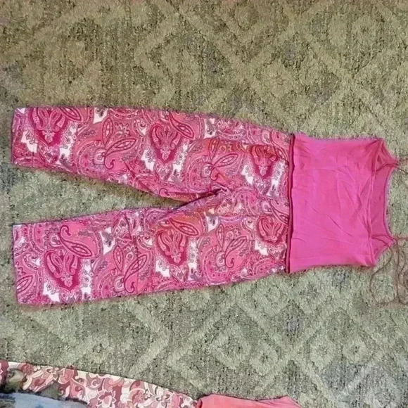 Y2K Tank and Capris outift - Picture 2 of 5